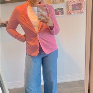 Pink linen blazer with tortoiseshell button